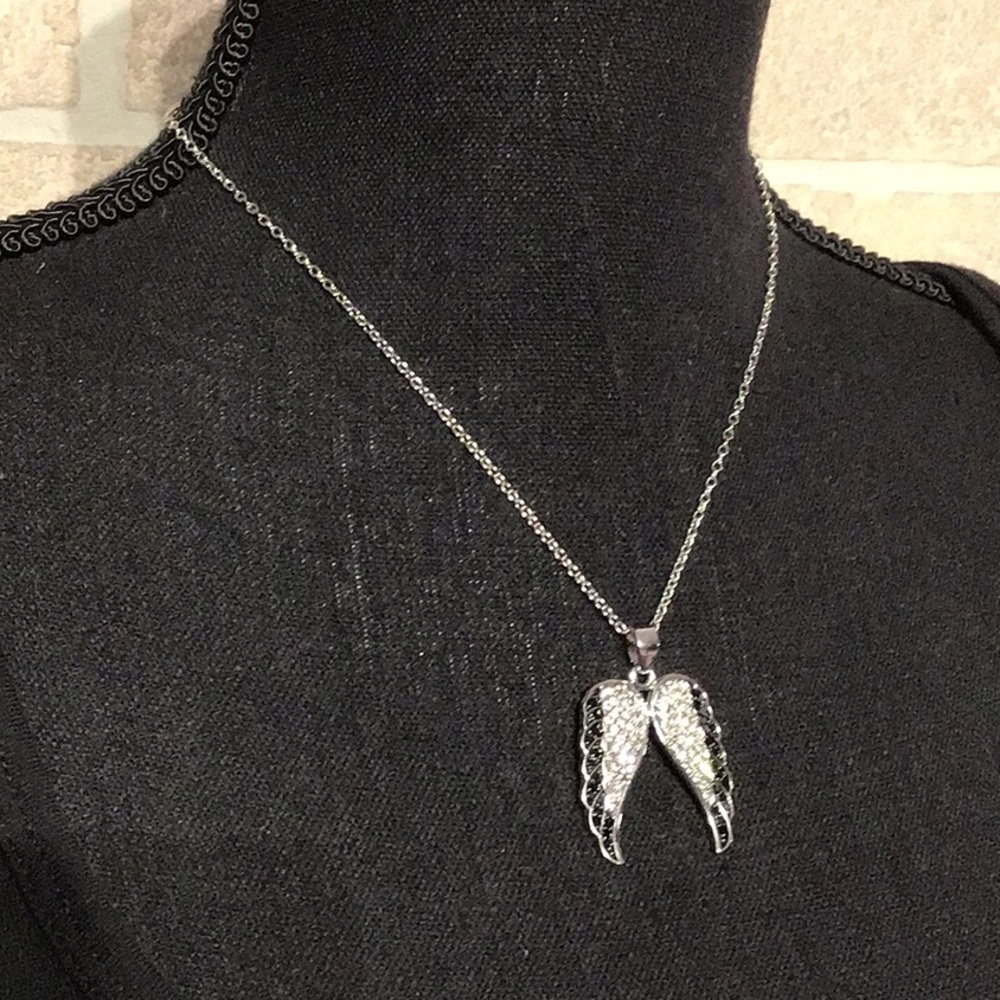 Boutique - bling Guardian Angel Wings w/ necklace - Picture 2 of 4